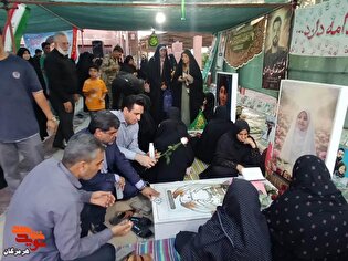 عطر افشانی و گلباران مزار شهدای رودان در هفته...