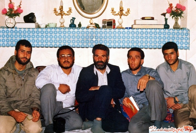 از چپ به راست :
شهید سیدرضا جلالی
علی اکبر احمدی
توکلی
شهید علی محمد توکلی
محمدعلی توکلی