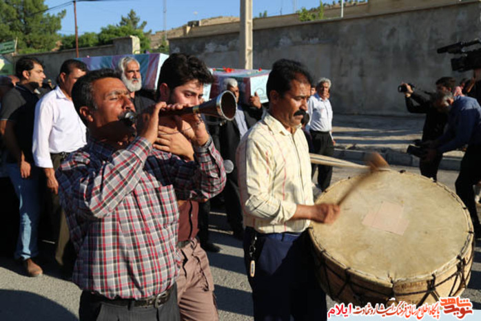 مراسم سنتی چمر تشییع و تدفین پیکر مطهر شهدای گمنام در شهرستان ملکشاهی