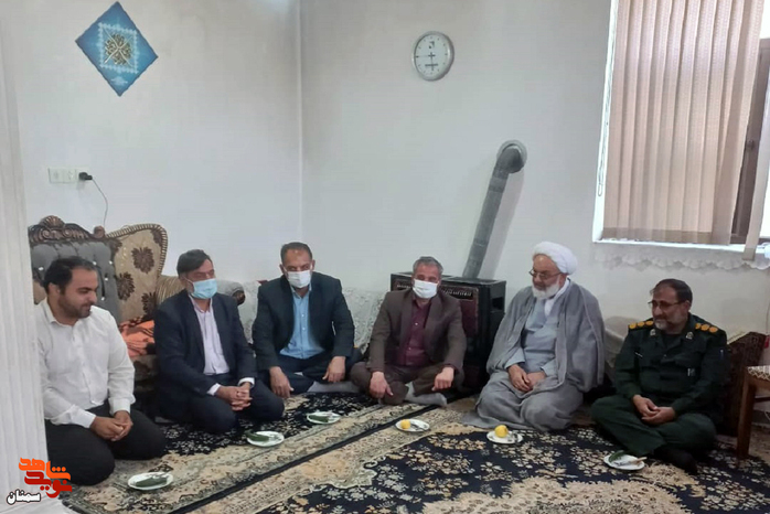 دیدار مسئولان آرادانی با خانواده معزز شهید والامقام فتح‌الله نوروزی - سوم خرداد ۱۴۰۱ شهرستان آرادان
