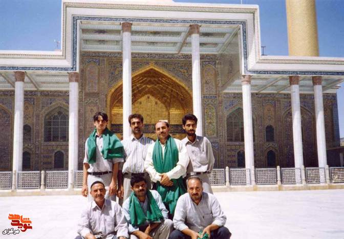 نفر دوم از راست: آزاده حشمت الله طاهری