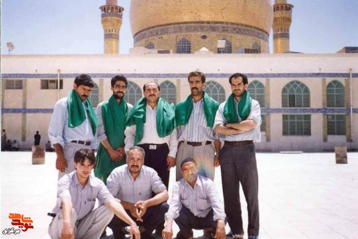 نشسته نفر وسط : آزاده جواد محمدی