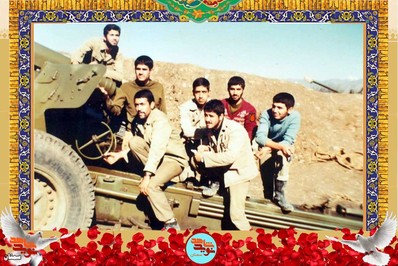نفر دوم از راست شهید شاهرخ قندالی