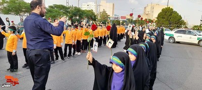 کاروان نوجوانان در شادپیمایی عید غدیر به نیابت از شهدا- پنجم تیرماه ۱۴۰۳ میدان کوثر تا میدان امام علی(ع) شهرستان سمنان